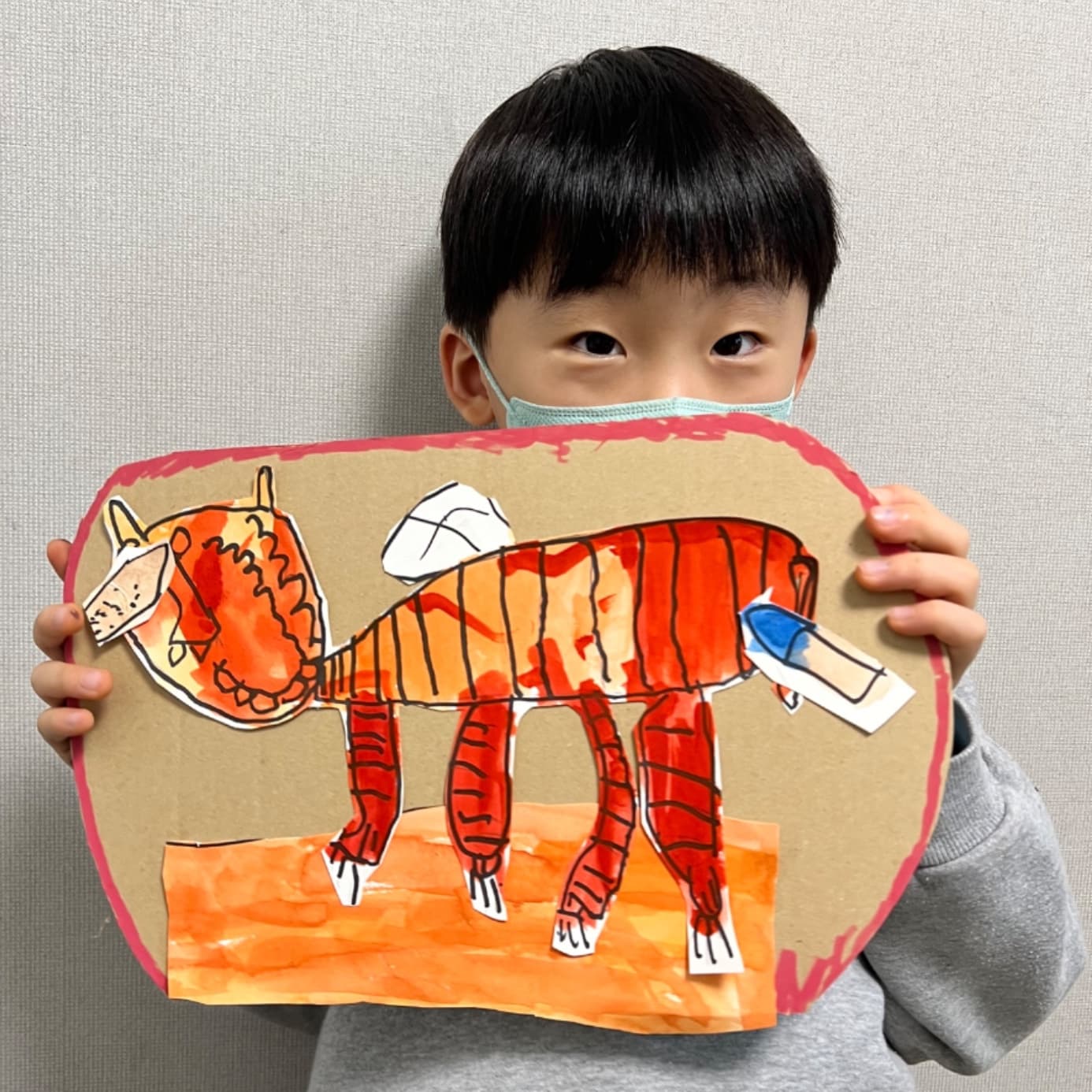 호랑이를 혼내는 작은친구들